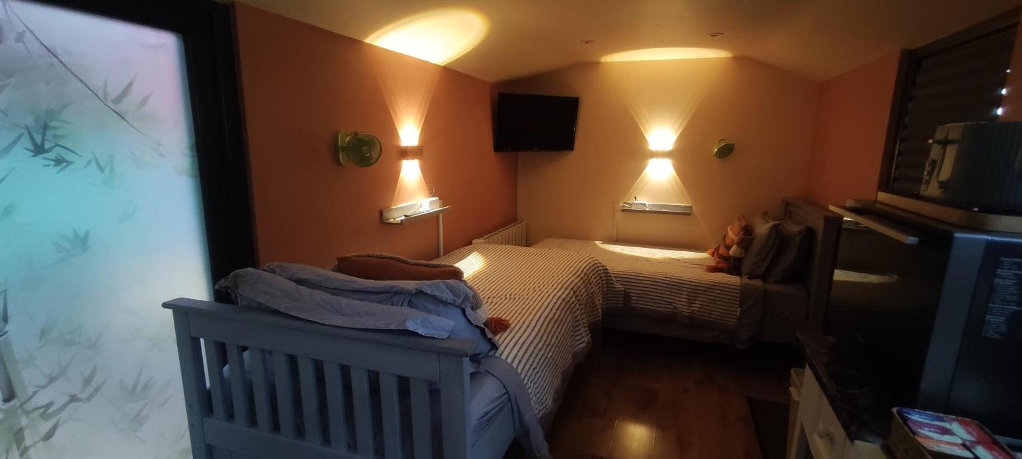 Richmond Lane Guest House - Aa Accredited ロムジー エクステリア 写真